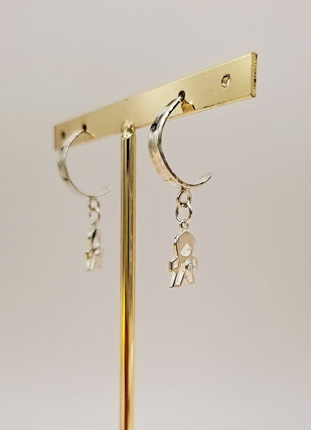 Pendientes de plata 925 con charm niño/niña hechos a mano Pétalos de Plata